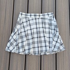 White and Black Plaid Skirt | Size Small | Garage